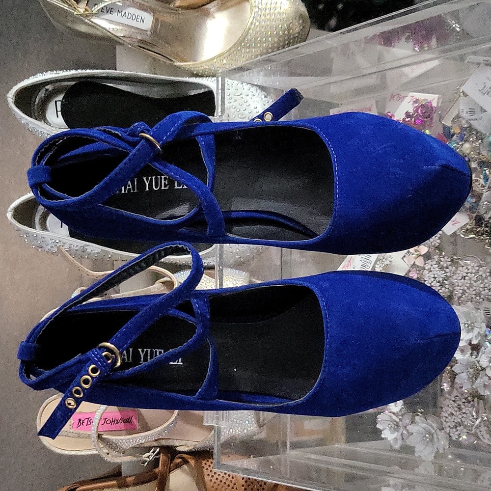 Hai Yue Li royal blue high heels